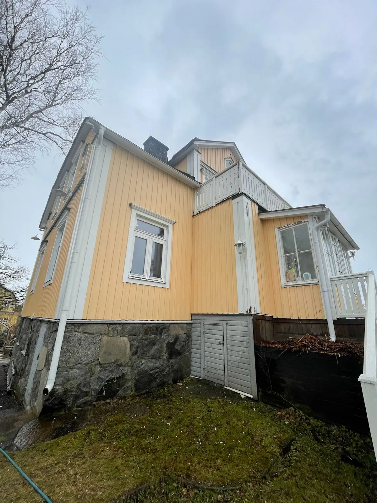 Efter – Fasadtvätt av trä villa i Täby